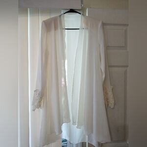 Vintage Evening Robe Size 6 Unknown Brand White Lace Detailing on Sleeve